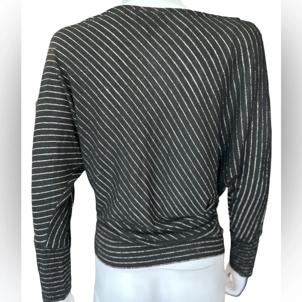 JENNIFER LOPEZ Black & Gold Sweater   Sz Small   Preloved Good Condition - Picture 2 of 6
